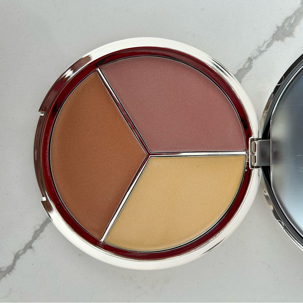 NIB Iconic London Dewy Glow Highlight Palette
